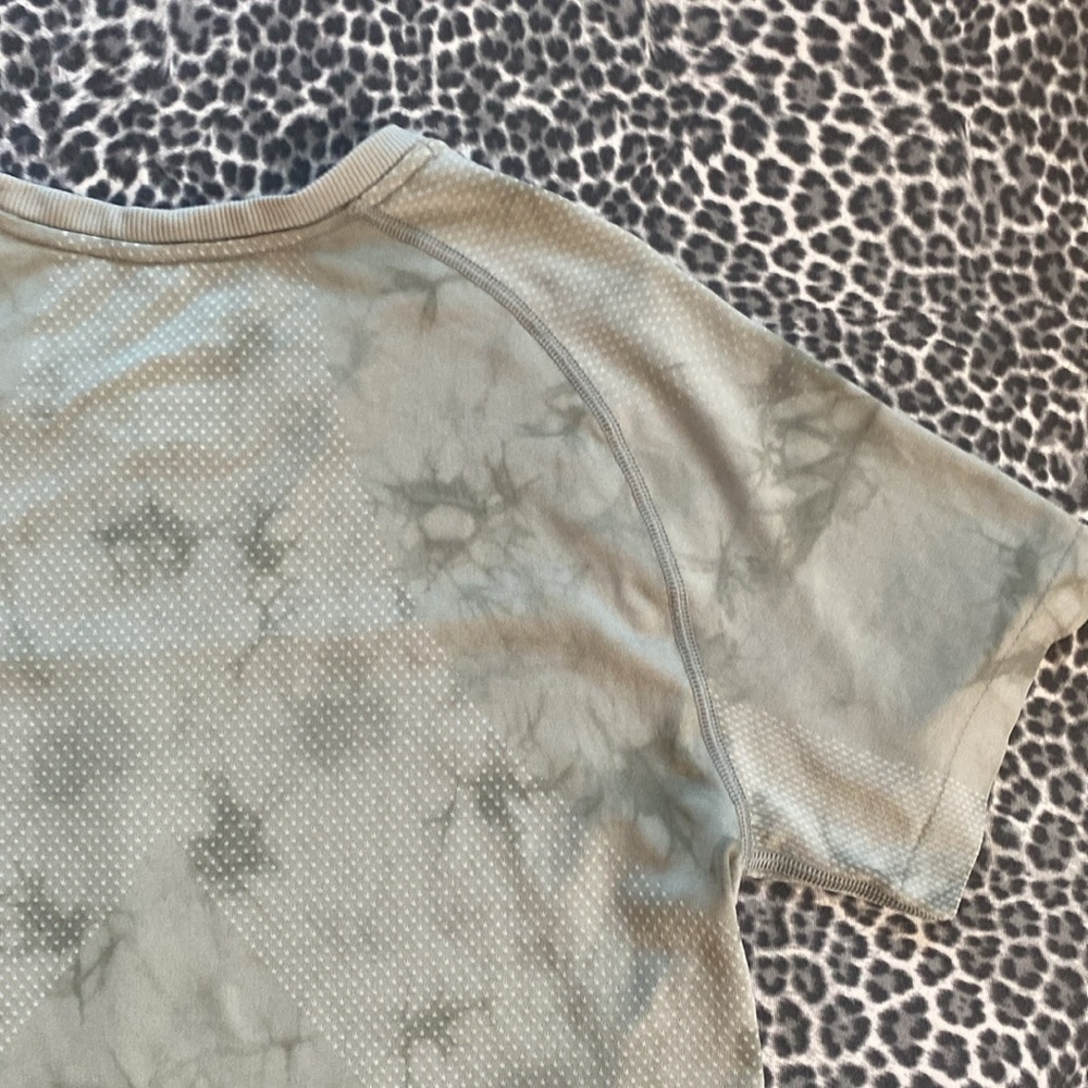 All In Motion Tie Dye Seamless Short Sleeve Tee Athletic Orange Green/Grey NWT - Picture 10 of 11